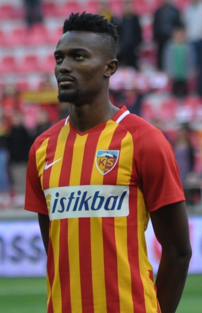 Kayserispor’da 4 Futbolcu Kırmızı Kart Gördü