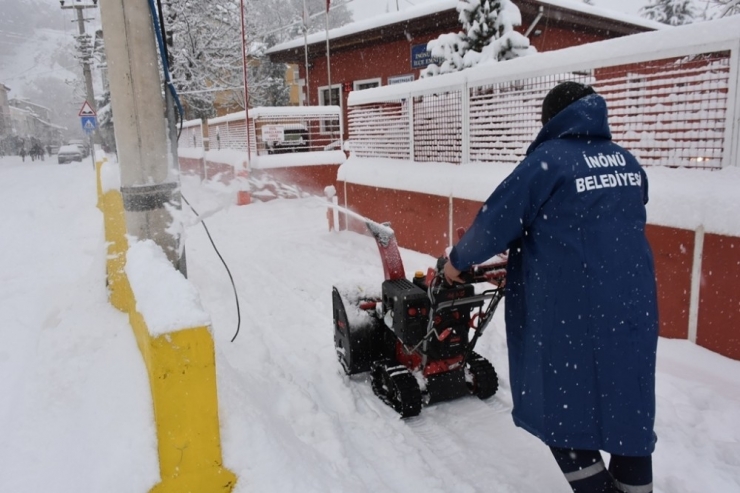 İnönü’de Karla Mücadele Çalışmaları Devam Ediyor