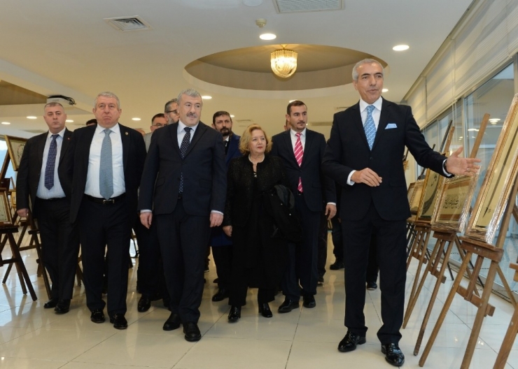 Emekli Polis Memurundan ‘Aşk-ı Hat’ Sergisi