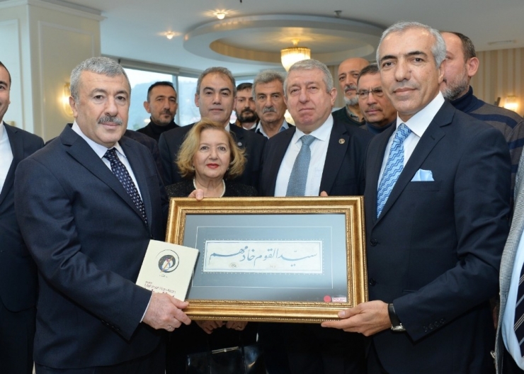 Emekli Polis Memurundan ‘Aşk-ı Hat’ Sergisi