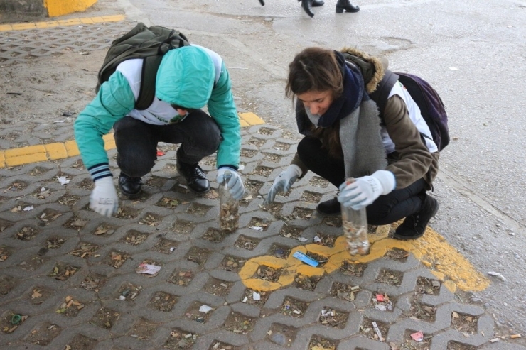 2 Saatte 97 Şişe İzmarit, 9 Poşet Çöp Toplandı