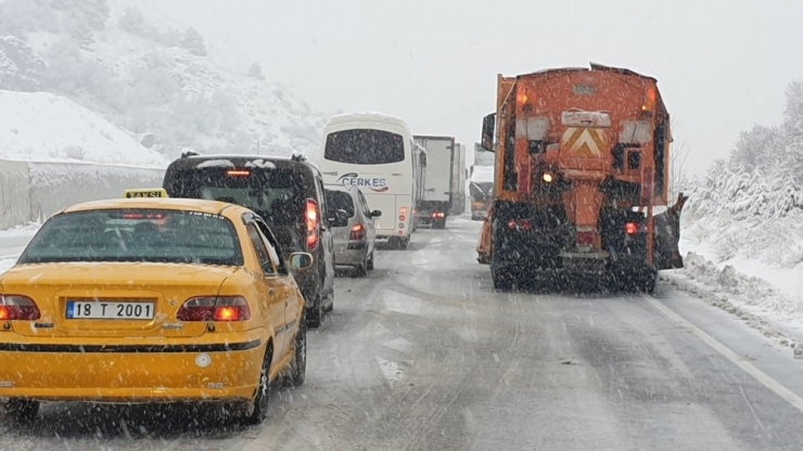 Sürücüler Ankara Yolunda Kara Hazırlıksız Yakalandı