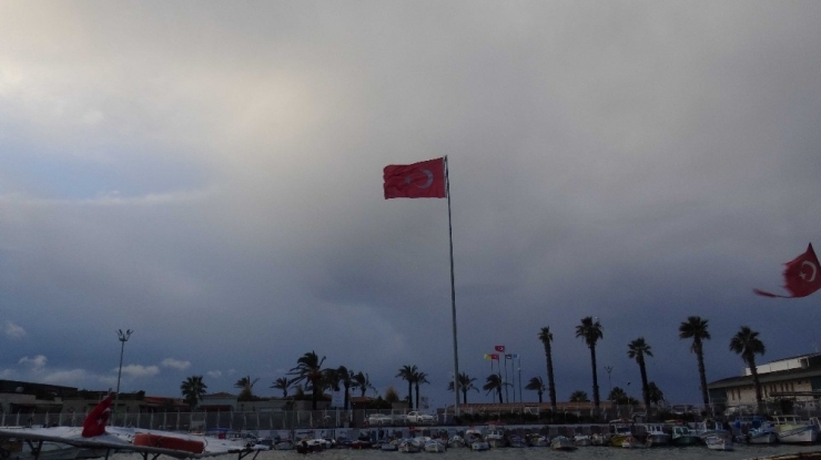 Kuşadası’nda Fırtına