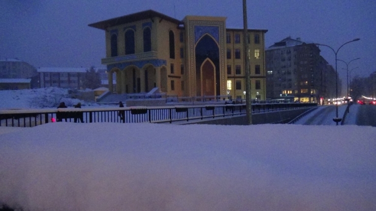 Kütahya’da Kar Kalınlığı 15 Santimetreye Ulaştı