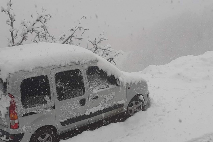 Alaşehir’de Kar Yağışı Etkili Oluyor