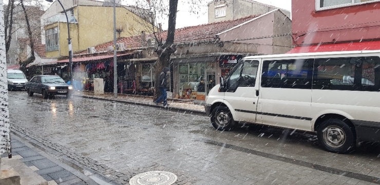 Gördes’e Yılın İlk Karı Düştü
