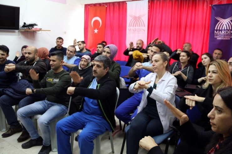 Büyükşehir Belediyesinden İşaret Dili Eğitimi