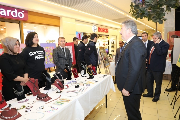 Başkan Palancıoğlu, El Sanatları Sergisini Gezdi