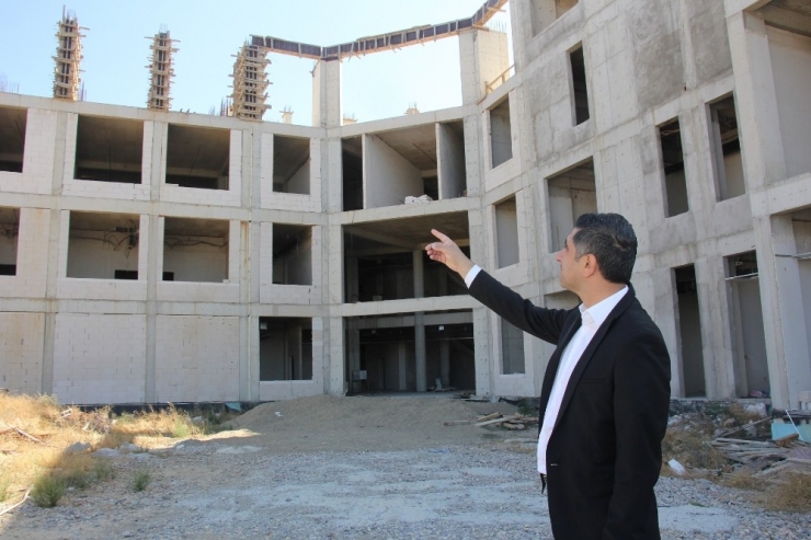 İnşaatı Duran 75 Yataklı Devlet Hastanesinde Çalışmalar Yeniden Başladı