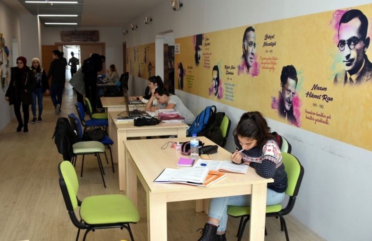 Nadir Nadi Kütüphanesinde Kitap Sayısı 18 Bini Aştı