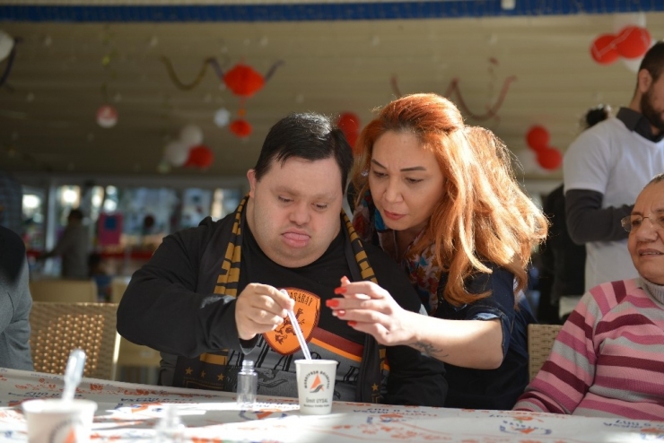 Özel Çocuklar Kendi Parfümlerini Yaptı