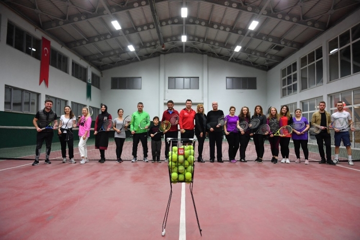 Osmangazi Belediyesi Personeline Kort Tenisi Kursu