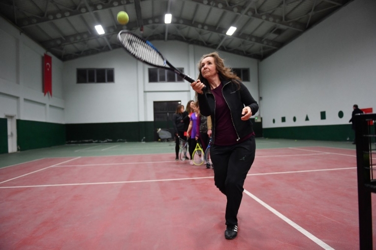 Osmangazi Belediyesi Personeline Kort Tenisi Kursu