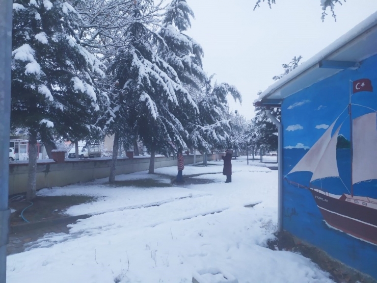 Pazarlar’da Kar Kalınlığı 10 Santimetreye Ulaştı