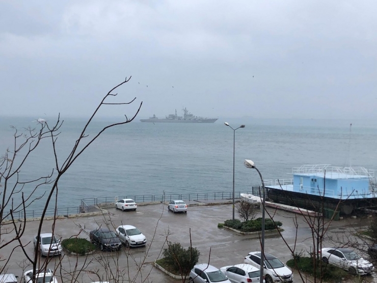 Kadıköy Açıklarında Demirleyen Rus Savaş Gemisi Görüntülendi