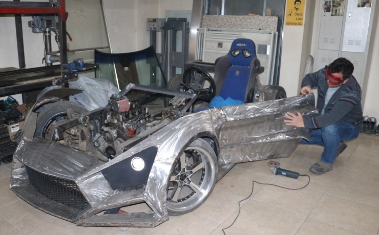 Kendi Yerli Otomobilini Üretiyor