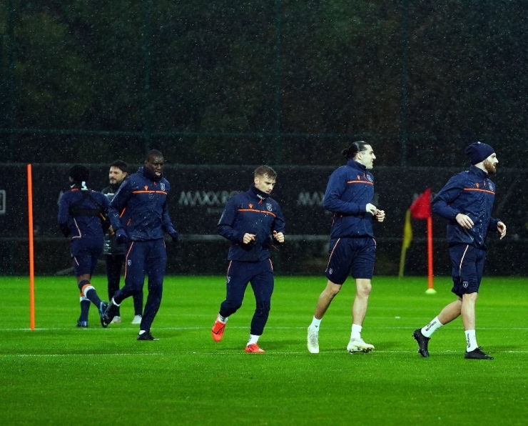 Başakşehir Yağmur Altında Çalıştı