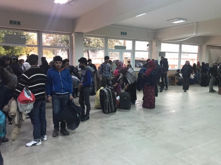 Tarsus’ta Çadırda Kalan Tarım İşçileri Tahliye Edildi