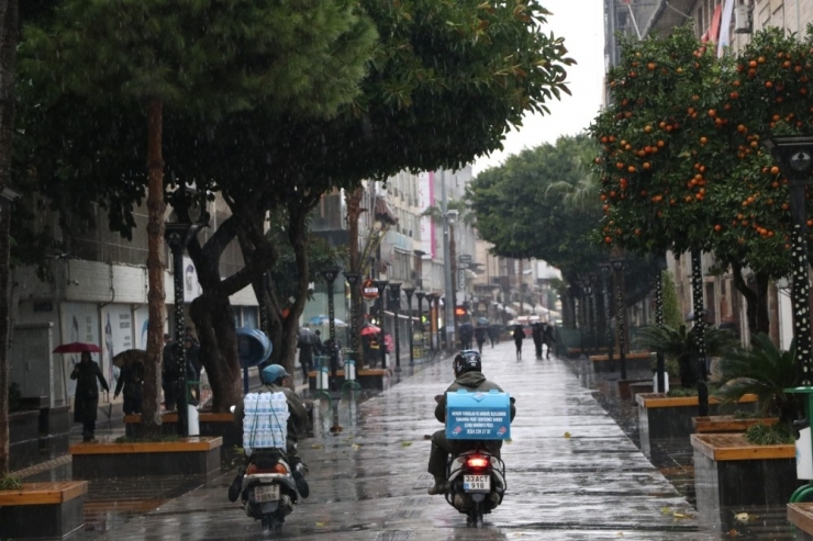 Toroslar Belediyesi, Olası Su Baskınlarına Karşı Kriz Masası Oluşturdu