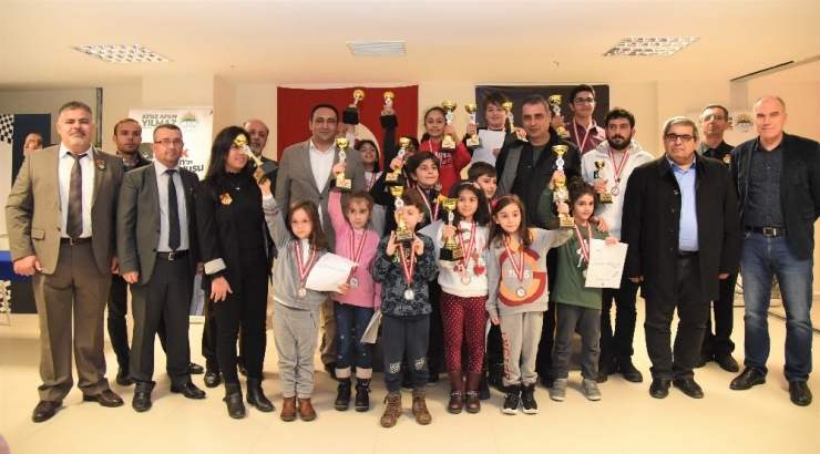 Kurtuluş Kupası Satranç Turnuvasına 9 İlden 153 Sporcu Katıldı