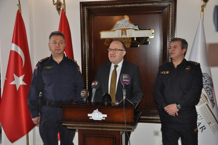 Afyonkarahisar Valisi Tutulmaz’dan Kar Tatili Açıklaması: “Çocuklarımızı Zor Durumda Bırakmayız”