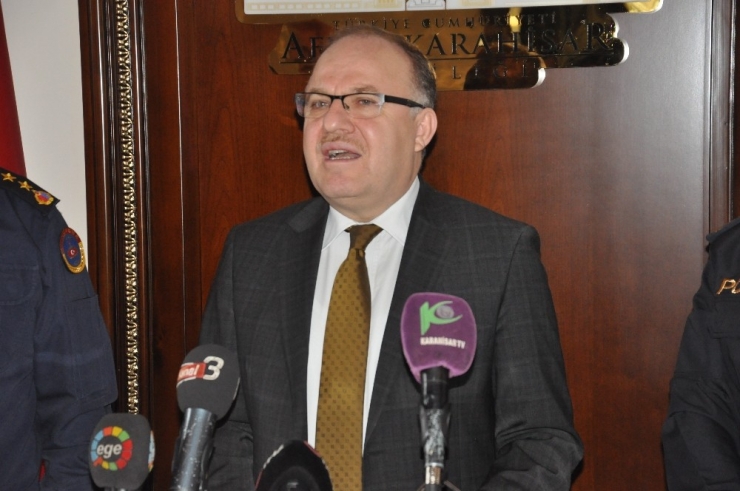 Afyonkarahisar Valisi Tutulmaz’dan Kar Tatili Açıklaması: “Çocuklarımızı Zor Durumda Bırakmayız”