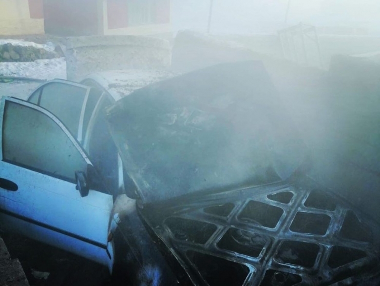 Park Halindeki Otomobil Yandı