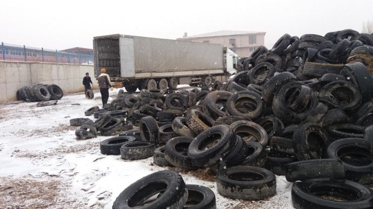 Tuşba’da Ömrünü Tamamlayan Araç Lastikleri Ekonomiye Kazandırılıyor