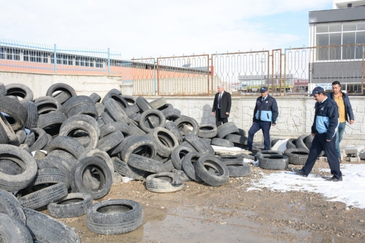 Tuşba’da Ömrünü Tamamlayan Araç Lastikleri Ekonomiye Kazandırılıyor