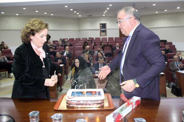 Mecliste Sürpriz Evlilik Yıldönümü Kutlaması