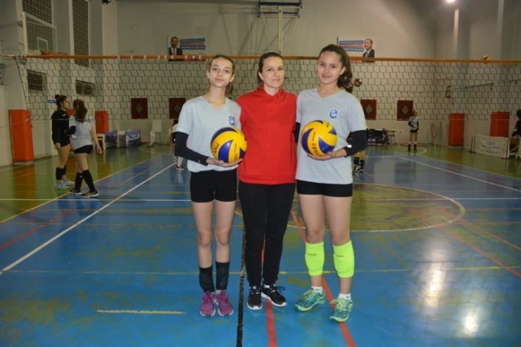 Yunusemreli Voleybolcular Manisa’yı Temsil Edecek