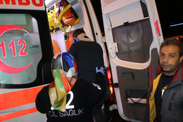 İki Otomobil Çarpıştı: 2 Yaralı