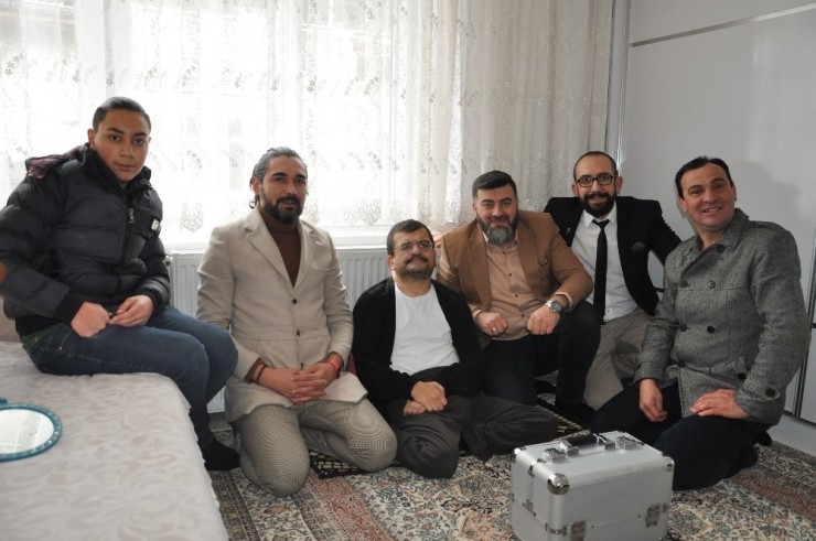 Gönüllü Kuaförler Kış Gününde Yürekleri Isıttı