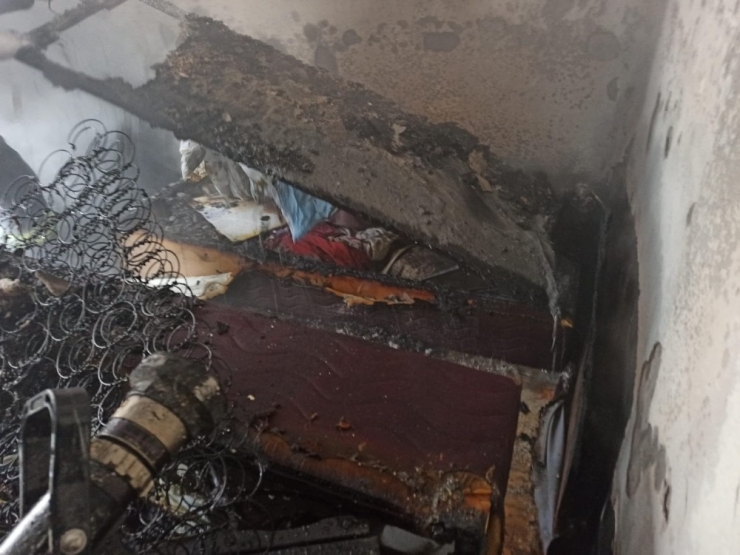 Evde Çıkan Yangından 1’i Çocuk 3 Kişi Etkilendi