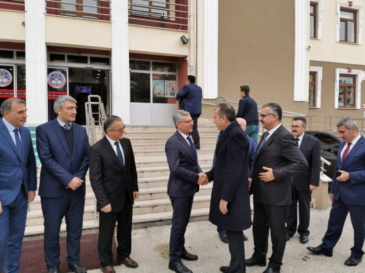 Ak Parti’den Sarı’ya Kutlama Ziyareti