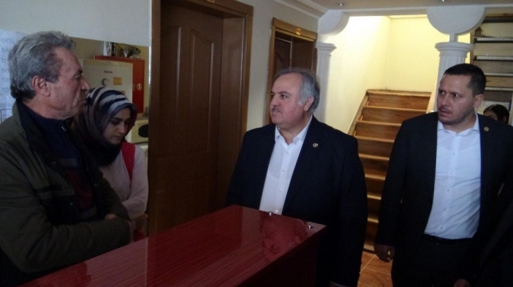 Ak Parti’den Darp Edilen Otel İşletmecisine Gençmiş Olsun Ziyareti