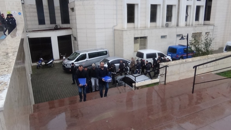 Organize Suç Örgütü Kurduğu İddia Edilen 12 Şüpheli Salıverildi