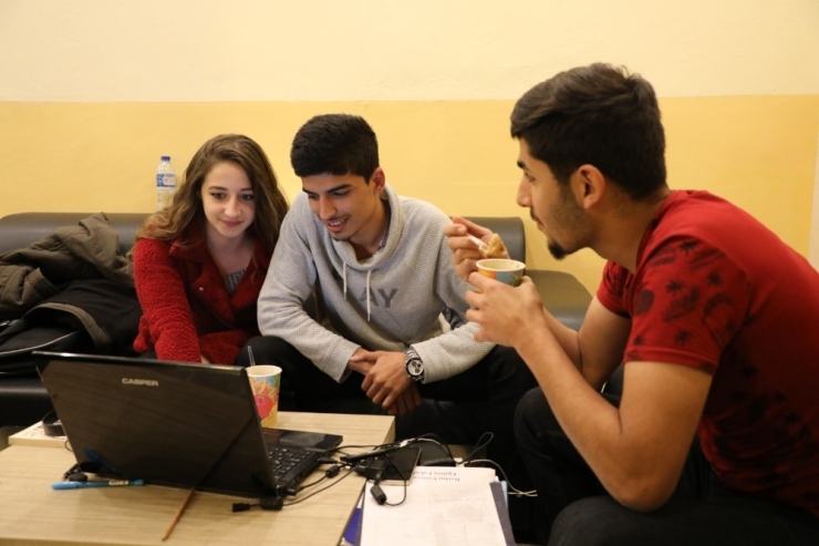 24 Saat Açık Kütüphanede Öğrencilere Çorba İkramı