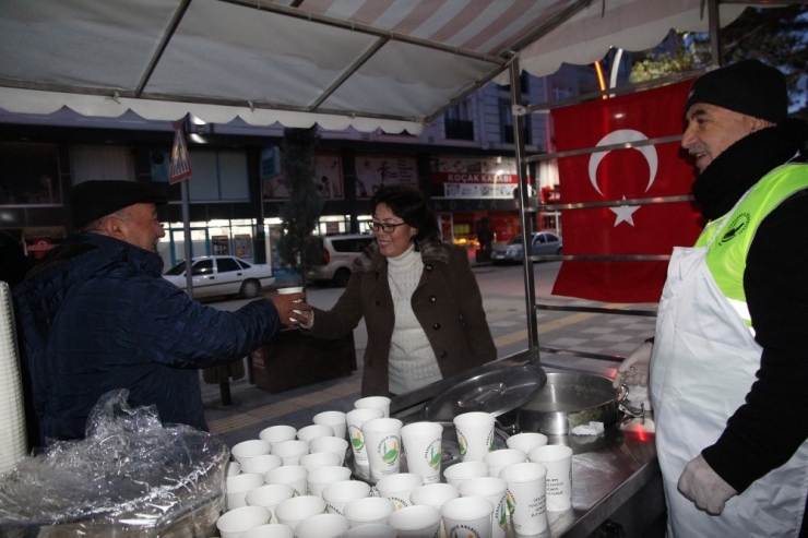 Belediyeden Sabahları Sıcak Çorba İkramı