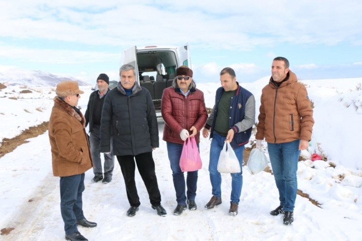 Tatvan’da Yabani Hayvanlar İçin Doğaya Yiyecek Bırakıldı