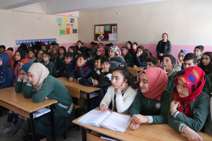 Köy Öğrencilerine Verem Hastalığı Anlatıldı