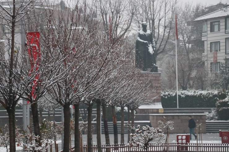 Bolu Dağı’nda Kar Yağışı Devam Ediyor