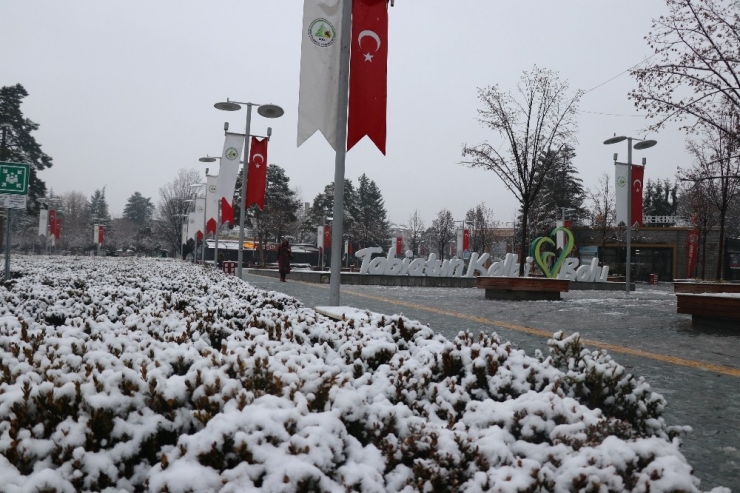 Bolu Dağı’nda Kar Yağışı Devam Ediyor