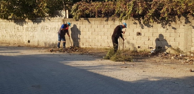 Ceyhan Belediyesinden Mahallelerde Detaylı Temizlik