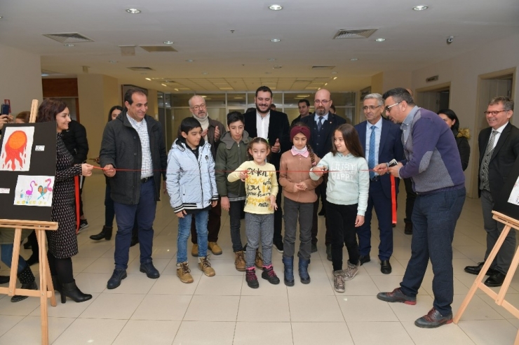 "Çocukların Gözünden Çiğli Belediyespor" İsimli Sergiye Yoğun İlgi