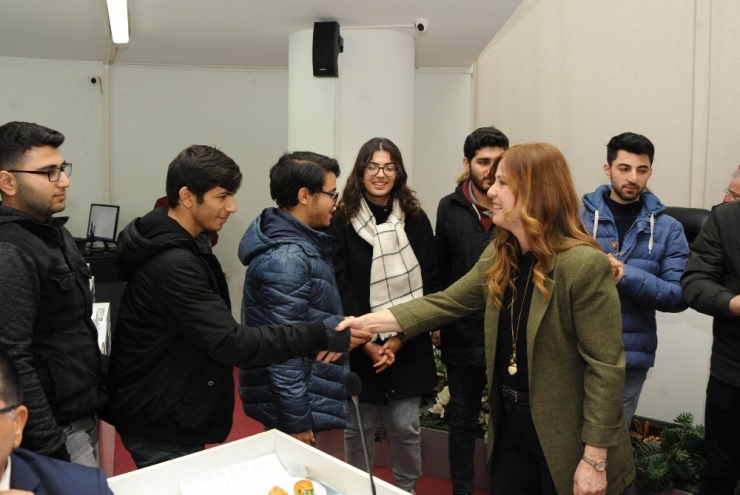 Öğrencilerden Meclis Toplantısında Anlamlı Ziyaret