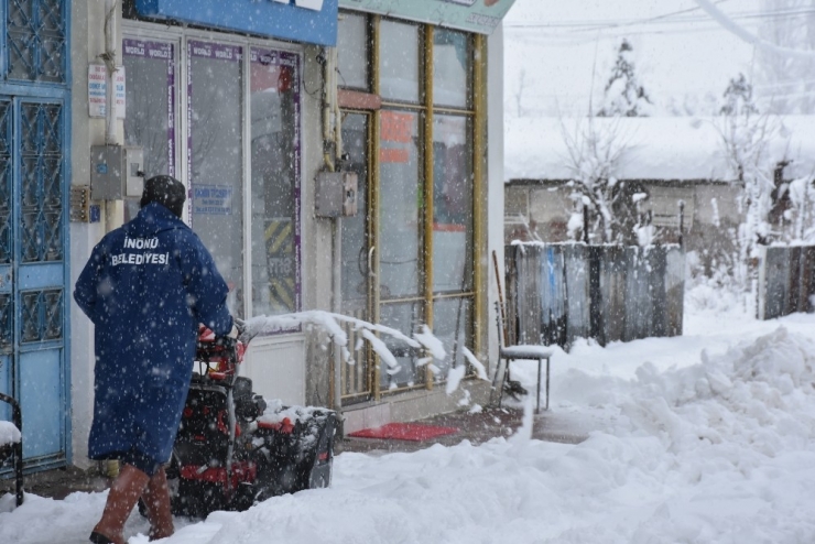 İnönü’de Karla Mücadele Çalışmaları Aralıksız Devam Ediyor