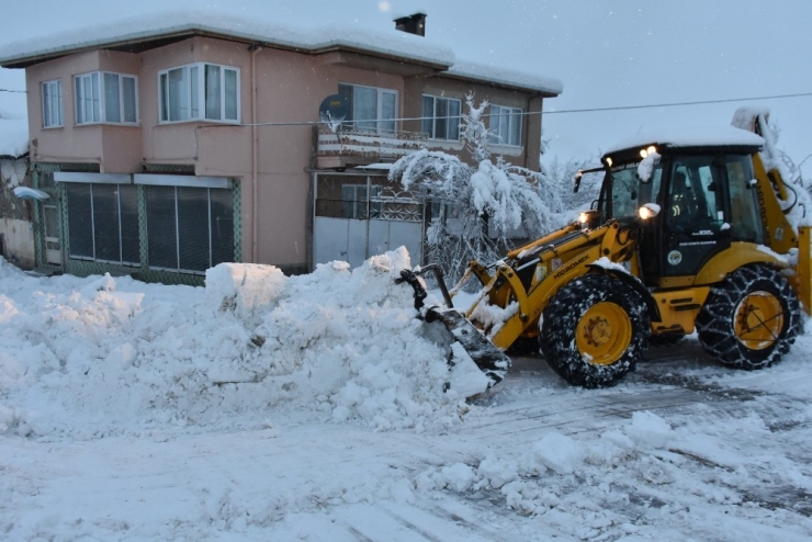 İnönü’de Karla Mücadele Çalışmaları Aralıksız Devam Ediyor