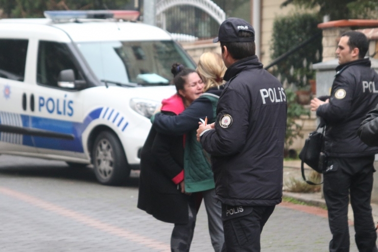 Balkondan Düşen Genç Kızı Battaniye Ve Çarşaf Gererek Yakalamaya Çalıştılar