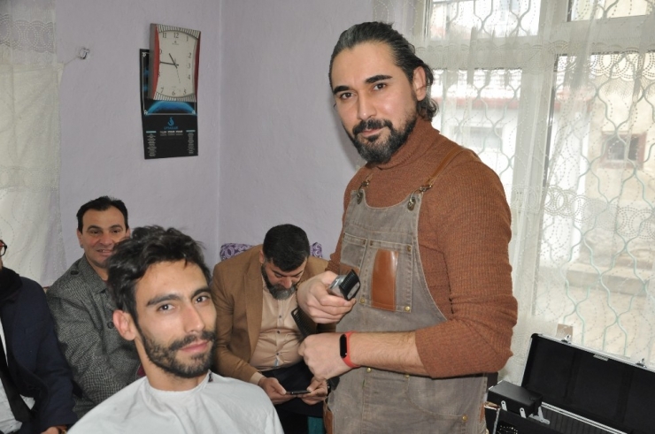 Gönüllü Kuaförler Kış Gününde Yürekleri Isıttı